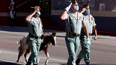 La Fiesta Nacional recupera su tradicional desfile militar con mascarillas, distancias y menos participación