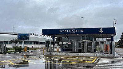 Una de las entradas de la fábrica de Stellantis en Figueruelas (Zaragoza).