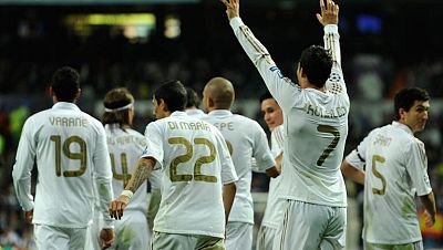 El conjunto blanco vence 5-2 al chipriota en un partido cómodo, con doblete de Cristiano Ronaldo, secundado por Kaká, Callejón y Di María. Manduca y Solari marcaron por el APOEL. El conjunto blanco vence 5-2 al chipriota en un partido cómodo, con doblete de Cristiano Ronaldo, secundado por Kaká, Callejón y Di María. Manduca y Solari marcaron por el APOEL.