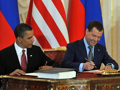 EE.UU. y Rusia se han comprometido hoy a reducir un 30 por ciento sus arsenales atómicos EE.UU. y Rusia se han comprometido hoy a reducir un 30 por ciento sus arsenales atómicos