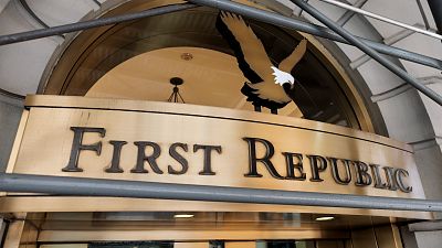 El First Republic Bank no consigue frenar su caída pese a la inyección de 30.000 millones de dólares