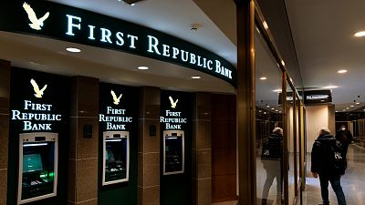 First Republic Bank vuelve a desplomarse en bolsa ante las crecientes dudas sobre su continuidad