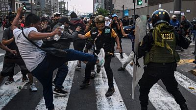 La fiscal general de Perú pide perdón por posibles "errores" y asegura estar investigando las muertes en las protestas