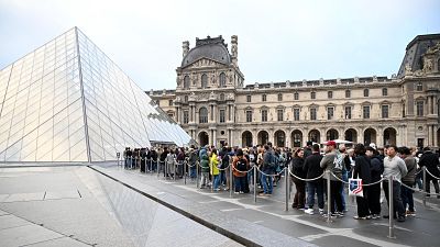 El Louvre estima en 88 millones de euros el valor de las joyas robadas