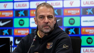 Flick: "A mis jugadores les digo que no pierdan el tiempo hablando con los árbitros"