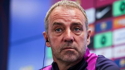 El entrenador del Barça, Hansi Flick, durante la rueda de prensa previa al derbi. El entrenador del Barça, Hansi Flick, durante la rueda de prensa previa al derbi.