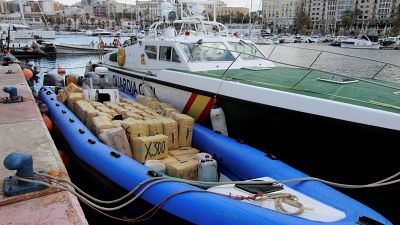 Una flota de 11 narcolanchas abandona la costa de Manilva tras un encontronazo con la Guardia Civil