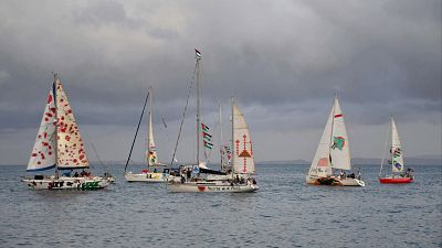 La flotilla rumbo a Gaza se detiene temporalmente en altamar por una fuga en uno de sus barcos