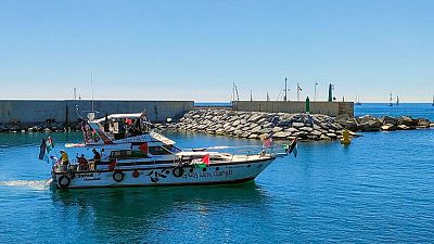La flotilla zarpa desde Barcelona rumbo a Gaza al grito de "Free Palestine"