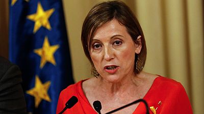 Forcadell promete defender el Parlament del "golpe autoritario" de Rajoy: "No vamos a dar ningún paso atrás" Forcadell promete defender el Parlament del "golpe autoritario" de Rajoy: "No vamos a dar ningún paso atrás"