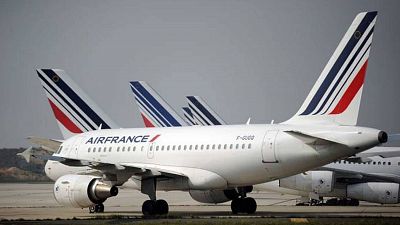 Francia aprueba una ley que prohíbe los vuelos nacionales que se puedan hacer en tren en menos de dos horas y media