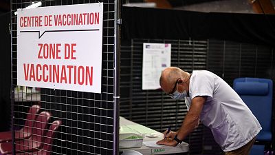 Más de millón y medio de franceses piden vacunarse tras la imposición del certificado COVID para algunos servicios