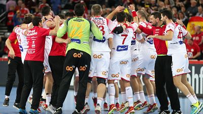 La selección española de balonmano ha ganado a Francia en las semifinales del Europeo en un partido para la historia que le da acceso a su quinta final continental. La selección española de balonmano ha ganado a Francia en las semifinales del Europeo en un partido para la historia que le da acceso a su quinta final continental.