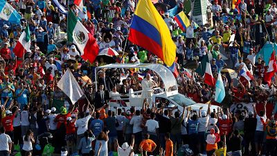 Francisco, el papa que alentó a los jóvenes a "hacer lío": "Fue un transgresor con el sistema eclesial"