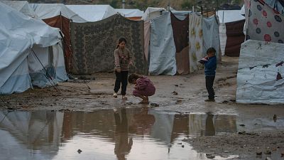 El frío y la lluvia agravan las condiciones de miseria de los palestinos en una Gaza devastada