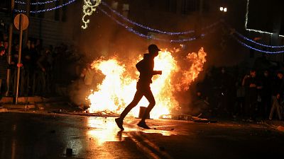 Fuertes altercados entre los palestinos y la policía israelí en el corazón Jerusalén