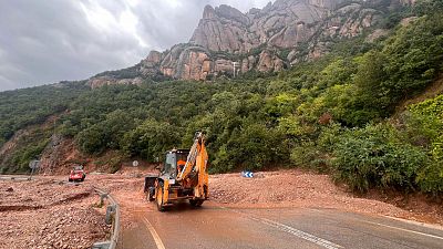 Las fuertes tormentas en Cataluña dejan un menor muerto y un desaparecido y ocasionan problemas en trenes y aviones