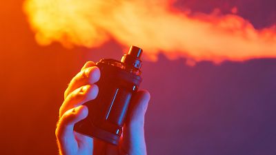 ¿Qué fumas cuando vapeas?: un cóctel de sustancias cancerígenas camufladas entre vapor de agua