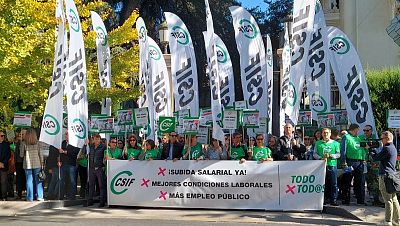 Miles de funcionarios protestan contra la "inactividad total y absoluta" del Gobierno en las negociaciones de Muface