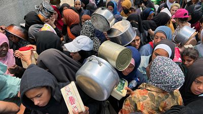 Los centros de reparto de ayuda reanudan su actividad tras el parón por los ataques en Gaza