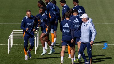 A Ancelotti le gusta el juego del Barça, pero se muestra "encantado" con el de su equipo