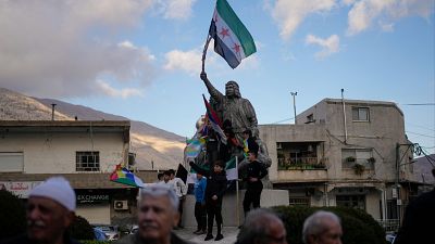 Unidad, conciliación y apoyo internacional: los retos del Gobierno de transición de los rebeldes en Siria