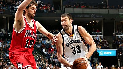 Las redes sociales se han hecho eco de un hito histórico para el baloncesto español y el europeo. Las fotos de los Gasol All Star abren las portadas digitales de los Bulls, los Grizzlies, la ACB, la Federación española y la de muchísimos otros medios
