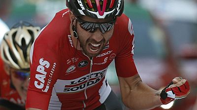 El belga Thomas De Gendt se llevó la antepenúltima etapa de la Vuelta a España en Gijón, acabando con el sueño del ciclista local García Cortina, que fue batido en el esprint tras su escapada.