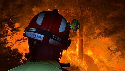 La Generalitat envía un Es-Alert para confinar Sierra Engarcerán (Castellón) por un incendio forestal