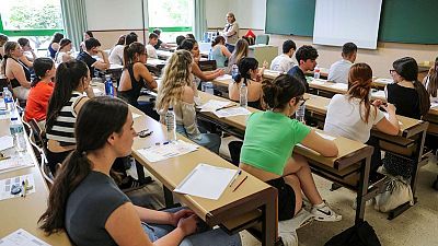 Classe amb alumnes fent les proves d'accés a la universitat