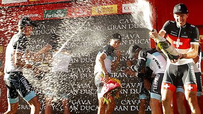 El conjunto Leopard-Trek, liderado por el suizo Fabian Cancellara,  se ha hecho con la primera etapa de la 66 edición de la Vuelta a  España, una contrarreloj por equipos disputada en la localidad  alicantina de Benidorm con un recorrido de 13,5 kiló