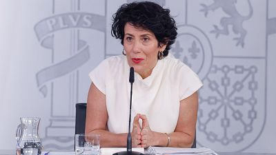 La ministra de Inclusión, Seguridad Social y Migraciones y portavoz, Elma Saiz, durante la rueda de presa posterior al Consejo de Ministros extraordinario La ministra de Inclusión, Seguridad Social y Migraciones y portavoz, Elma Saiz, durante la rueda de presa posterior al Consejo de Ministros extraordinario
