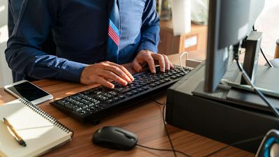 El Gobierno acuerda con CC.OO. y UGT recuperar el derecho a jubilación parcial de los funcionarios