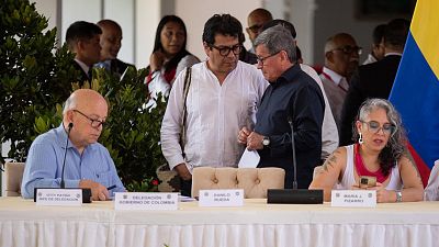 El Gobierno colombiano y el ELN firman un acuerdo para incorporar a los ciudadanos en los procesos de paz