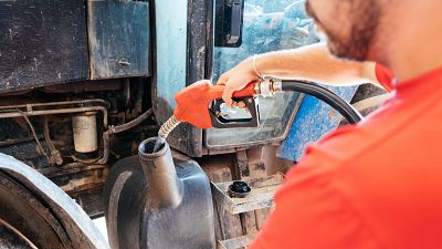 El Gobierno elimina el IVA reducido a los combustibles, pero mantiene ayudas directas a los hidrocarburos