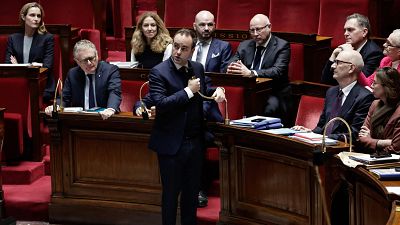 El Gobierno francés supera dos mociones de censura de la izquierda y la extrema derecha por los presupuestos