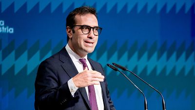 El Gobierno eleva al 2,7% el crecimiento de España este año, una décima más de lo previsto El Gobierno eleva al 2,7% el crecimiento de España este año, una décima más de lo previsto