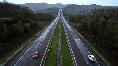 El Gobierno promete a Bruselas introducir peajes en las autovías para reducir el déficit en carreteras