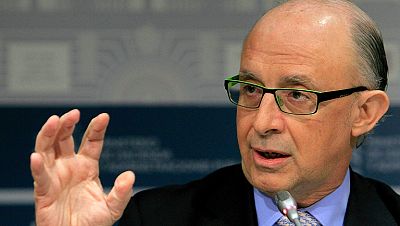 El Gobierno reduce de seis a tres los días moscosos de los funcionarios - Informativo 24h | Ver