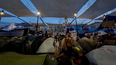 Decenas de personas acampadas en la Puerta del Sol por la defensa del derecho a la vivienda Decenas de personas acampadas en la Puerta del Sol por la defensa del derecho a la vivienda