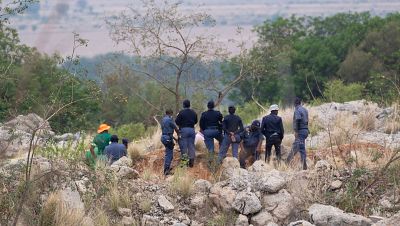 El Gobierno de Sudáfrica se niega a ayudar a los cerca de 4.000 mineros atrapados en un pozo