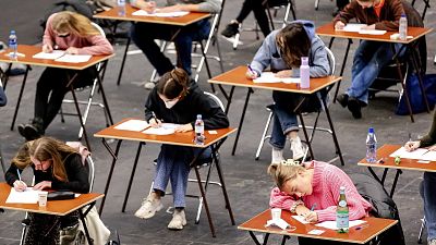 Los gobiernos europeos mantienen la vuelta a las clases tras las vacaciones pese a los récords de contagios