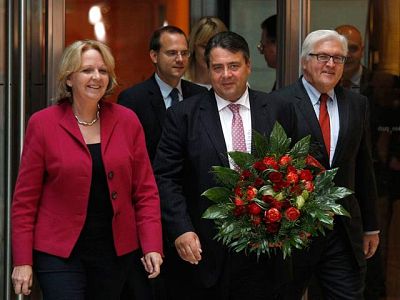 La derrota electoral del partido de Ángela Merkel en el estado más poblado de Alemania ha supuesto un duro revés para la canciller, que pierde la mayoría en la cámara alta. La derrota electoral del partido de Ángela Merkel en el estado más poblado de Alemania ha supuesto un duro revés para la canciller, que pierde la mayoría en la cámara alta.