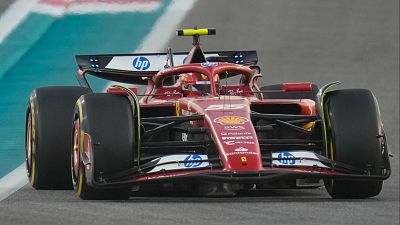 Carlos Sainz se despide de Ferrari siendo segundo en Abu Dhabi, donde Norris se proclamó subcampeón del Mundial