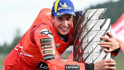 El retorno del rey: Marc Márquez alcanza el séptimo título de MotoGP e iguala el palmarés de Valentino Rossi