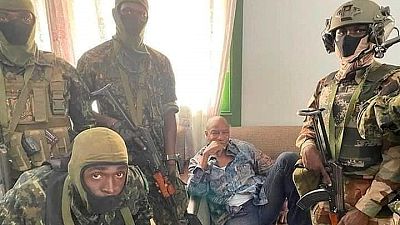 Un grupo de militares detiene al presidente de Guinea-Conakri y "disuelve" el Gobierno y la Constitución