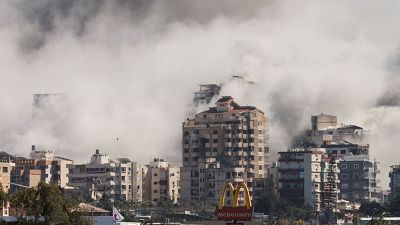 Israel ataca la ciudad libanesa de Tiro después de ordenar evacuar a cerca de la mitad de su población