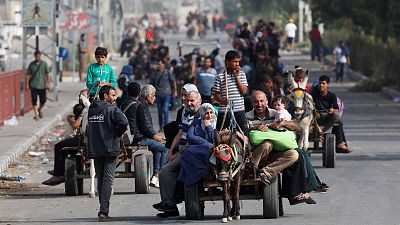 Israel iniciará pausas humanitarias de cuatro horas diarias mientras continúa el éxodo en el norte de Gaza