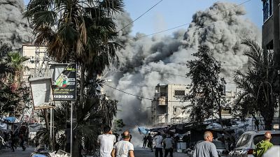 Israel ataca otra escuela de la UNRWA en Gaza e intensifica sus bombardeos en el centro de la Franja