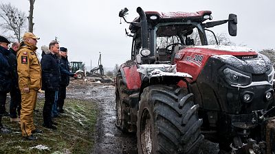 Duda visita la granja polaca donde impactó el misil y reitera que "fue un accidente"